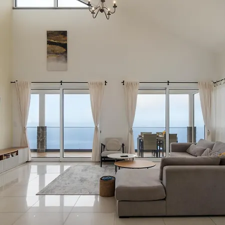 Sea Colors By An Island Villa Arco da Calheta (Madeira)